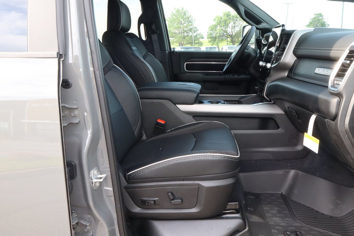2026 RAM 3500 Laramie 4x4 Mega Cab 6'4 Box