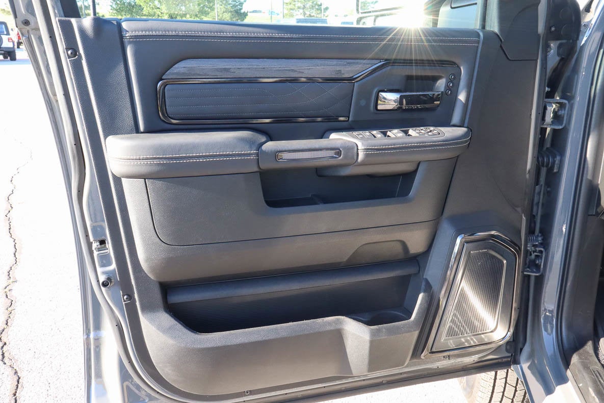 2026 RAM 3500 Limited 4x4 Mega Cab 6'4 Box