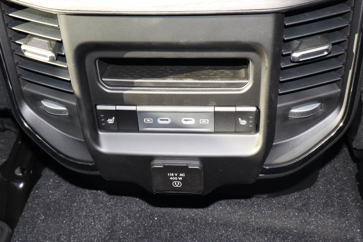 2026 RAM 3500 Limited 4x4 Mega Cab 6'4 Box