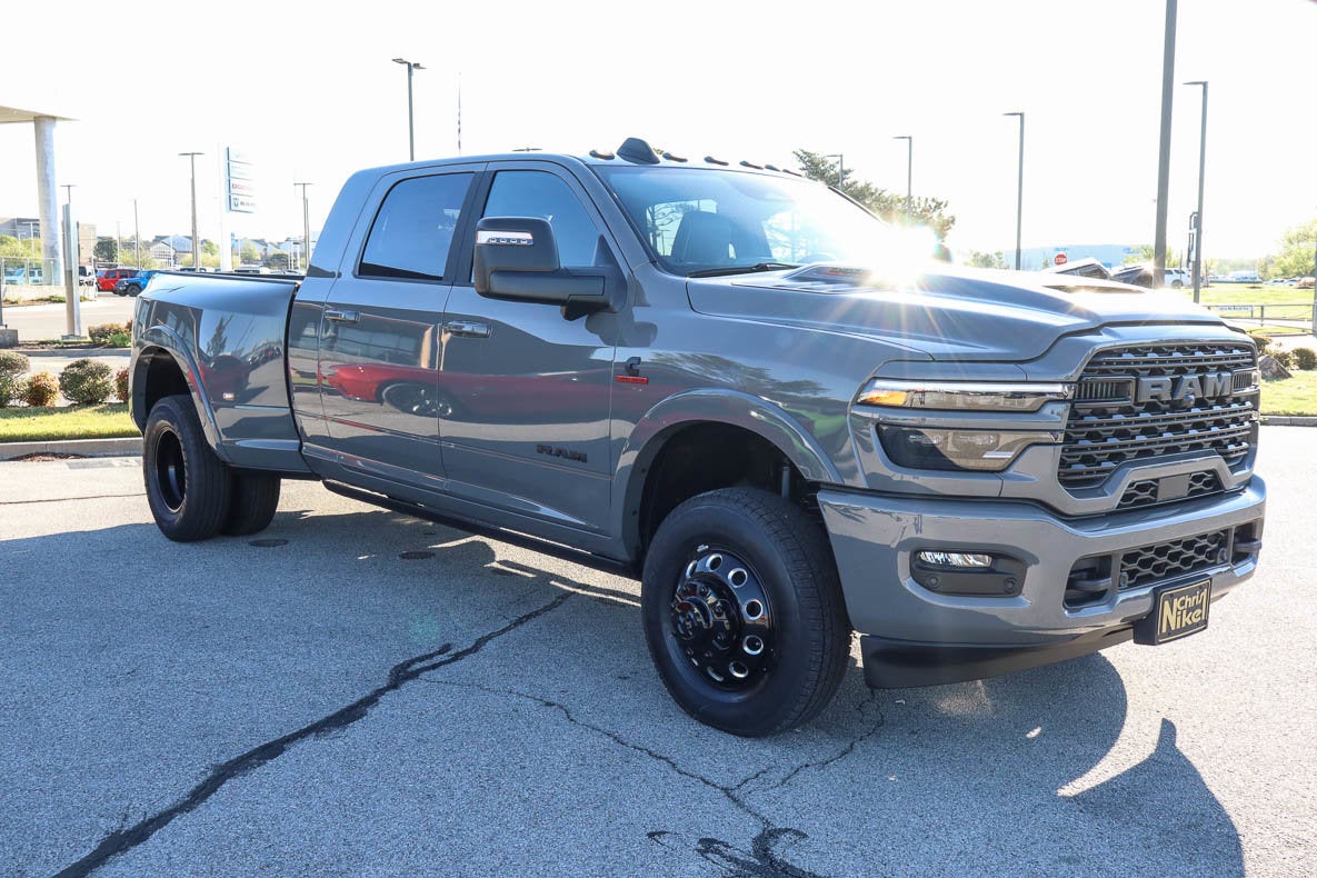 2026 RAM 3500 Limited 4x4 Mega Cab 6'4 Box
