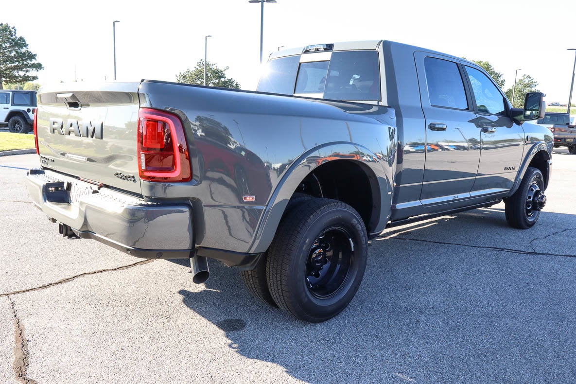 2026 RAM 3500 Limited 4x4 Mega Cab 6'4 Box