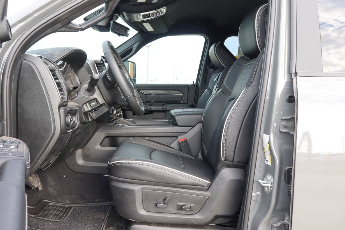 2026 RAM 3500 Limited 4x4 Mega Cab 6'4 Box