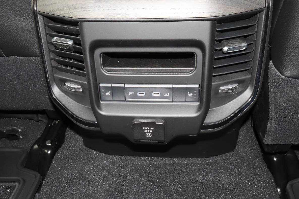 2026 RAM 3500 Limited 4x4 Mega Cab 6'4 Box