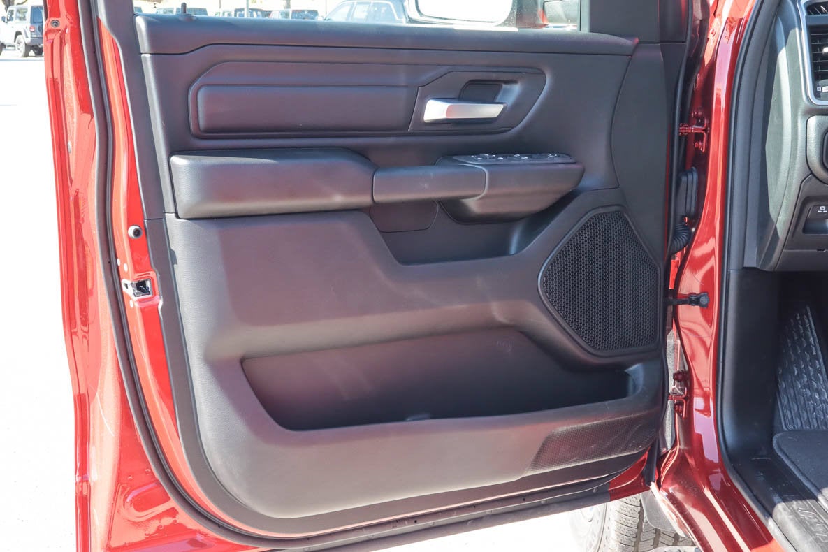 2026 RAM 1500 Express 4x4 Crew Cab 5'7 Box