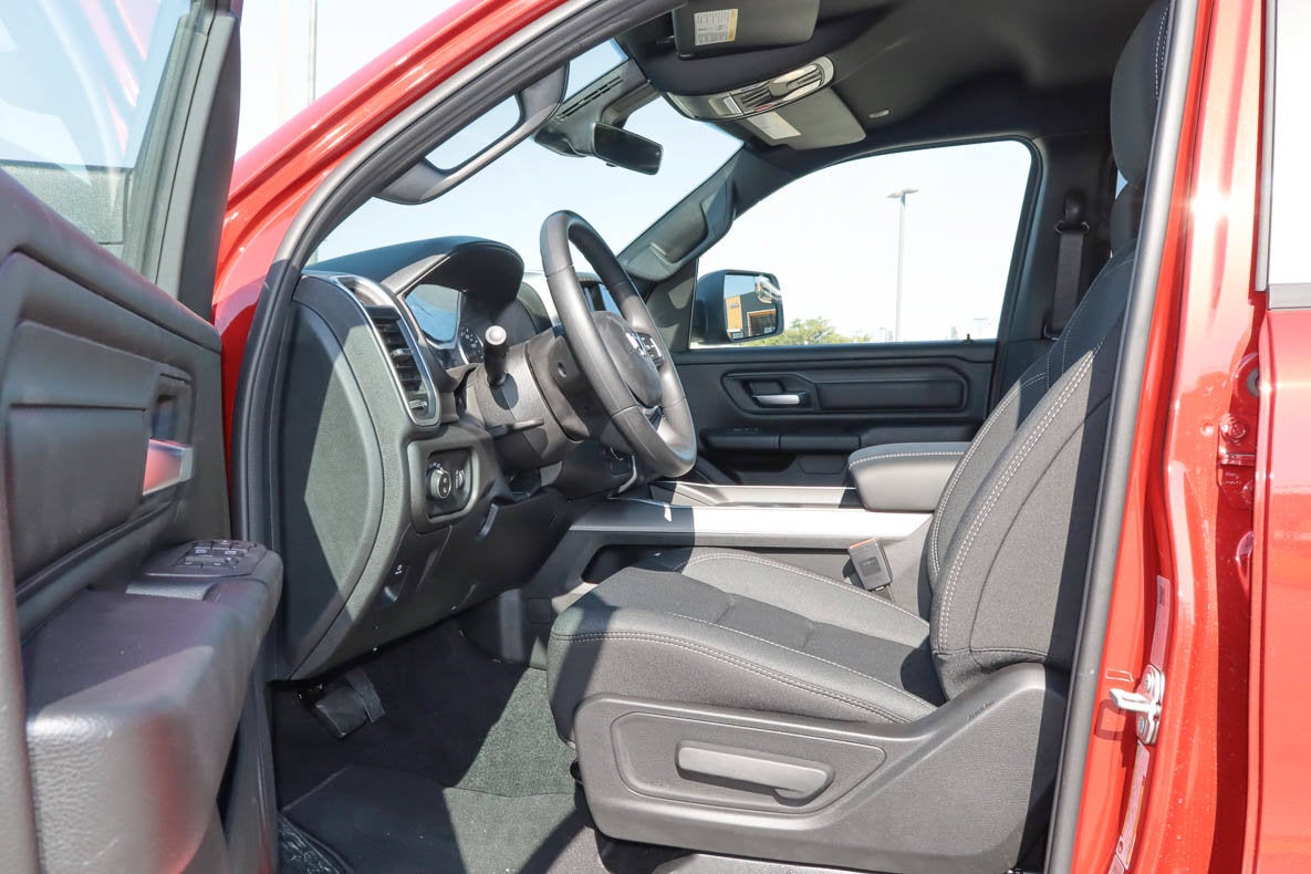2026 RAM 1500 Express 4x4 Crew Cab 5'7 Box