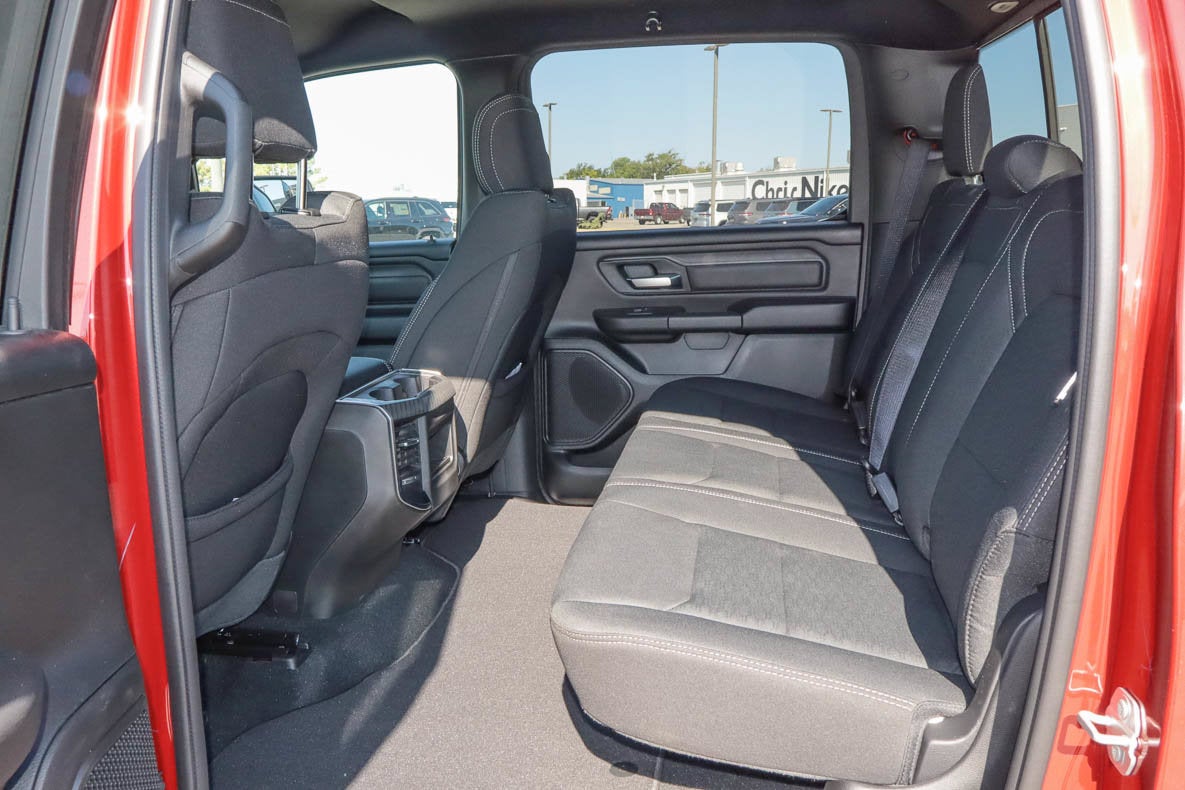2026 RAM 1500 Express 4x4 Crew Cab 5'7 Box
