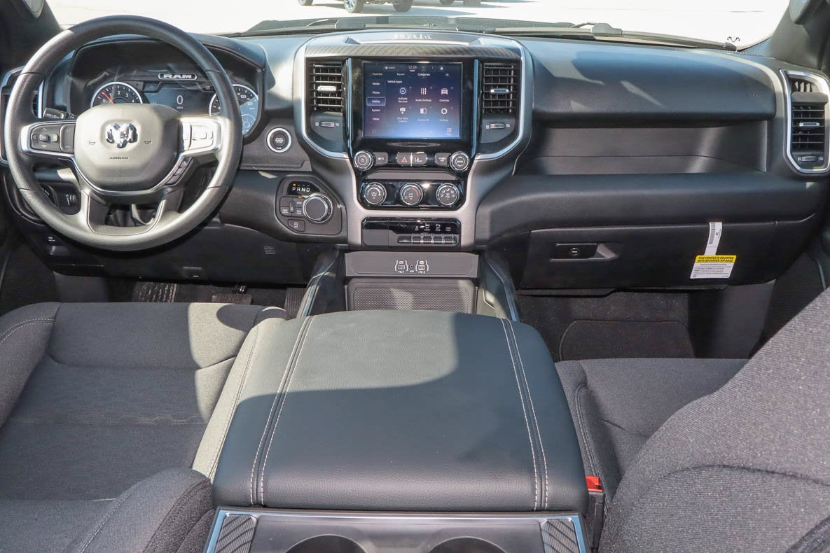 2026 RAM 1500 Express 4x4 Crew Cab 5'7 Box