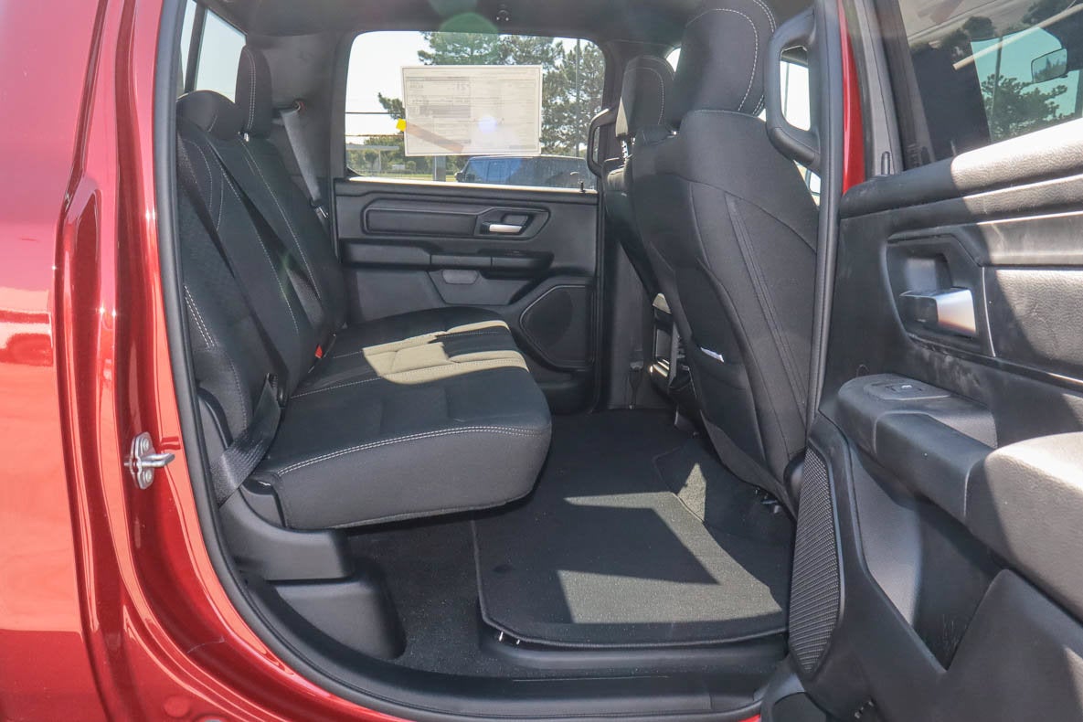 2026 RAM 1500 Express 4x4 Crew Cab 5'7 Box