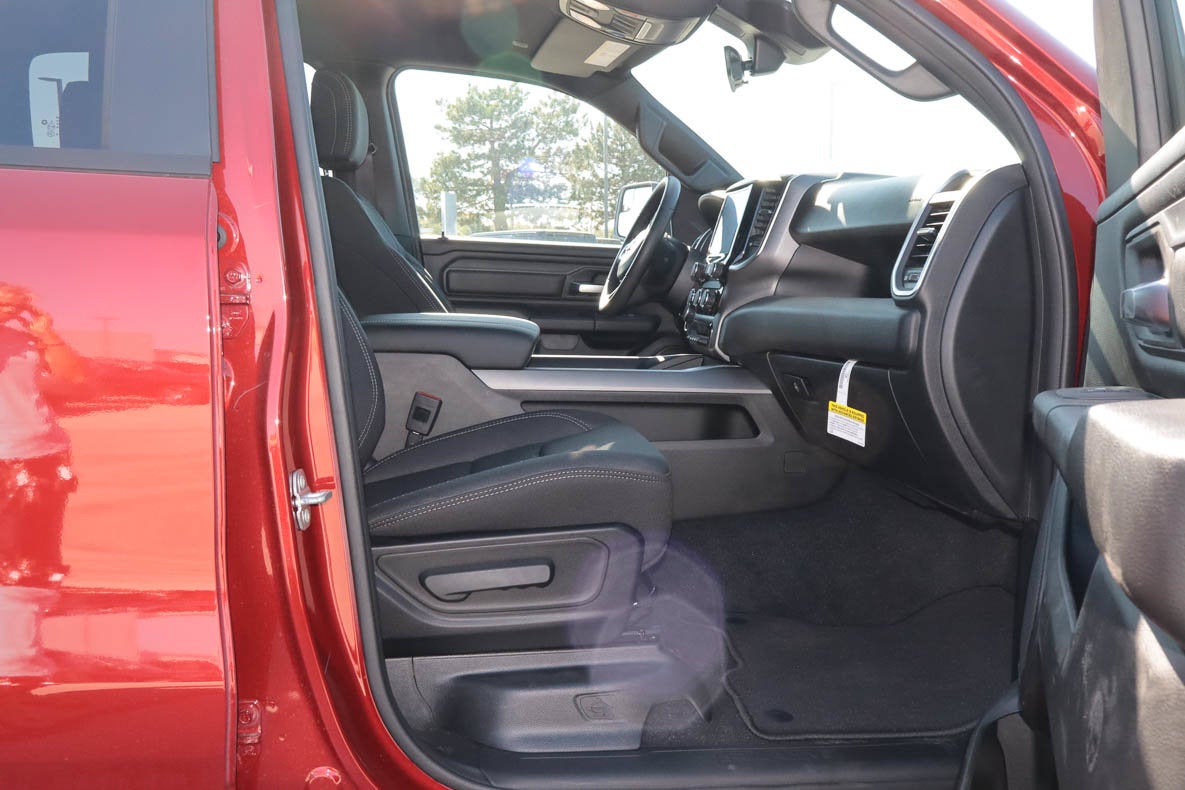 2026 RAM 1500 Express 4x4 Crew Cab 5'7 Box
