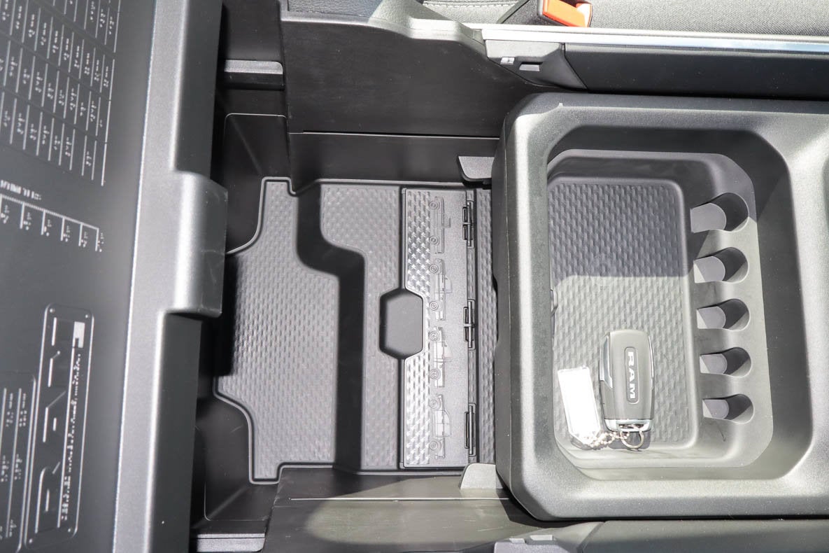 2026 RAM 1500 Express 4x4 Crew Cab 5'7 Box