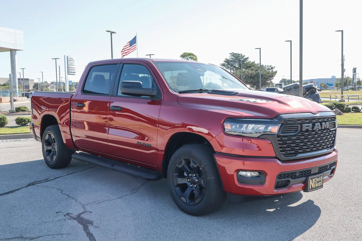 2026 RAM 1500 Express 4x4 Crew Cab 5'7 Box