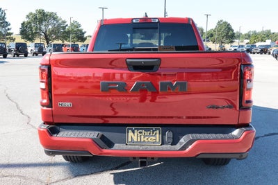 2026 RAM 1500 Express 4x4 Crew Cab 5'7 Box