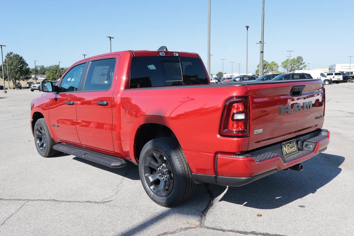 2026 RAM 1500 Express 4x4 Crew Cab 5'7 Box