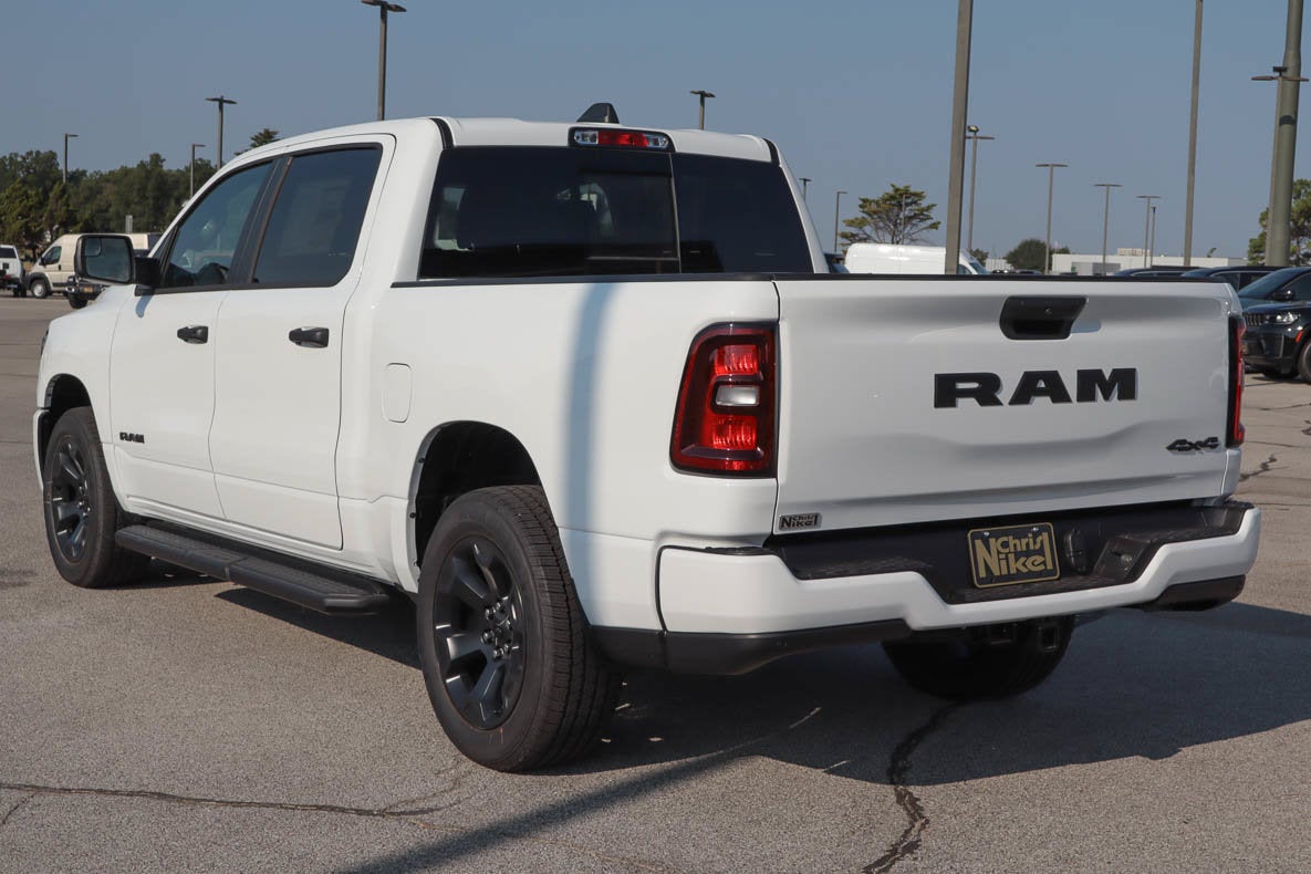 2026 RAM 1500 Express 4x4 Crew Cab 5'7 Box