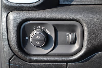 2026 RAM 1500 Express 4x4 Crew Cab 5'7 Box