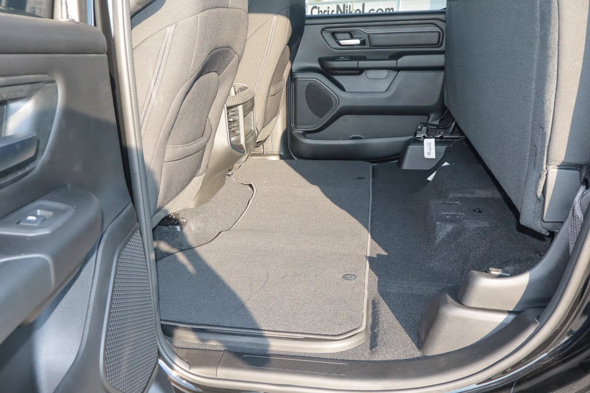 2026 RAM 1500 Express 4x4 Crew Cab 5'7 Box