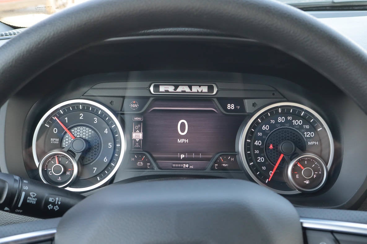 2026 RAM 1500 Express 4x4 Crew Cab 5'7 Box