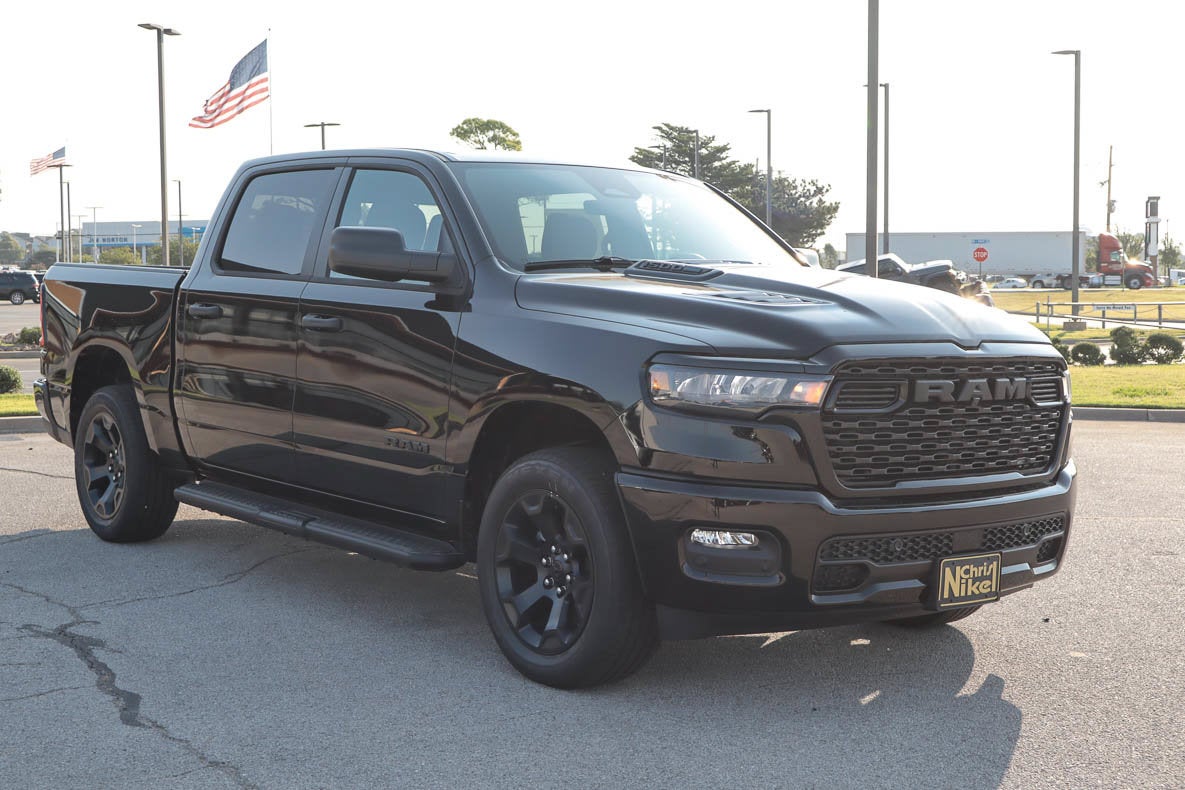 2026 RAM 1500 Express 4x4 Crew Cab 5'7 Box