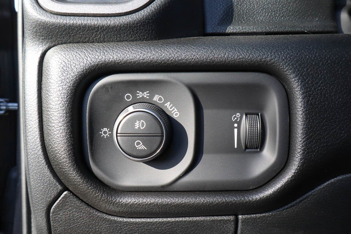 2026 RAM 1500 Express 4x4 Crew Cab 5'7 Box