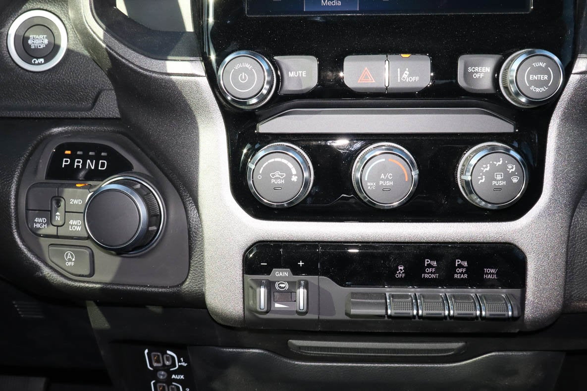 2026 RAM 1500 Express 4x4 Crew Cab 5'7 Box