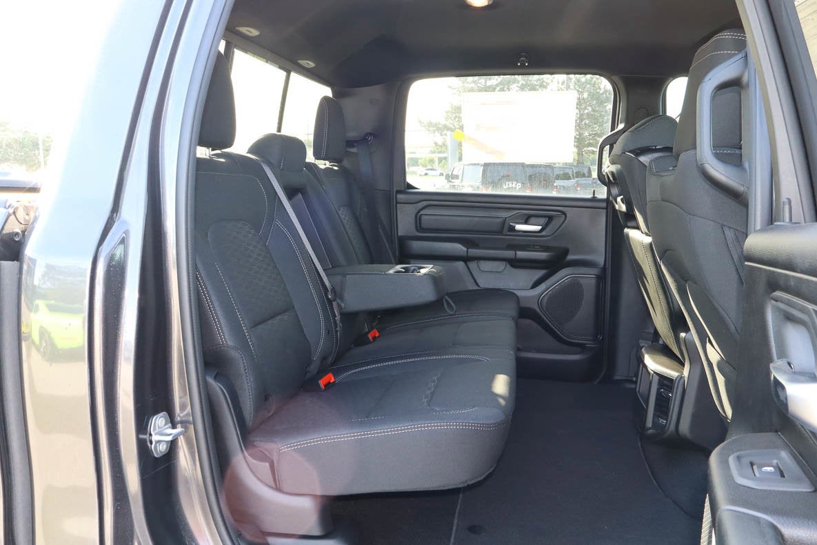 2026 RAM 1500 Express 4x4 Crew Cab 5'7 Box
