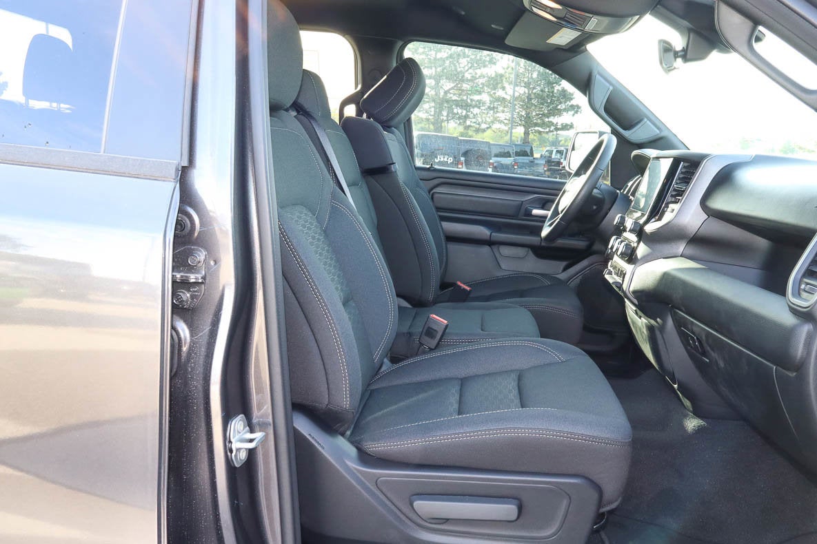 2026 RAM 1500 Express 4x4 Crew Cab 5'7 Box