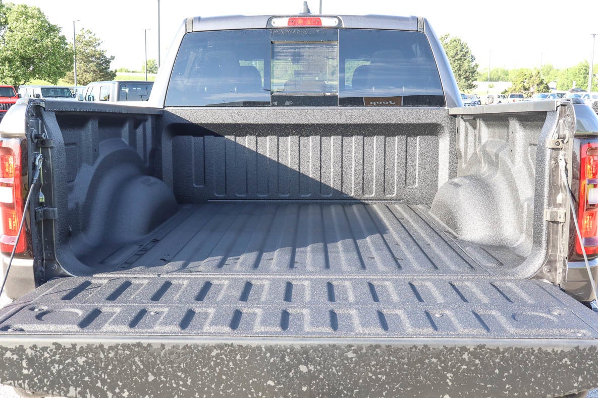 2026 RAM 1500 Express 4x4 Crew Cab 5'7 Box