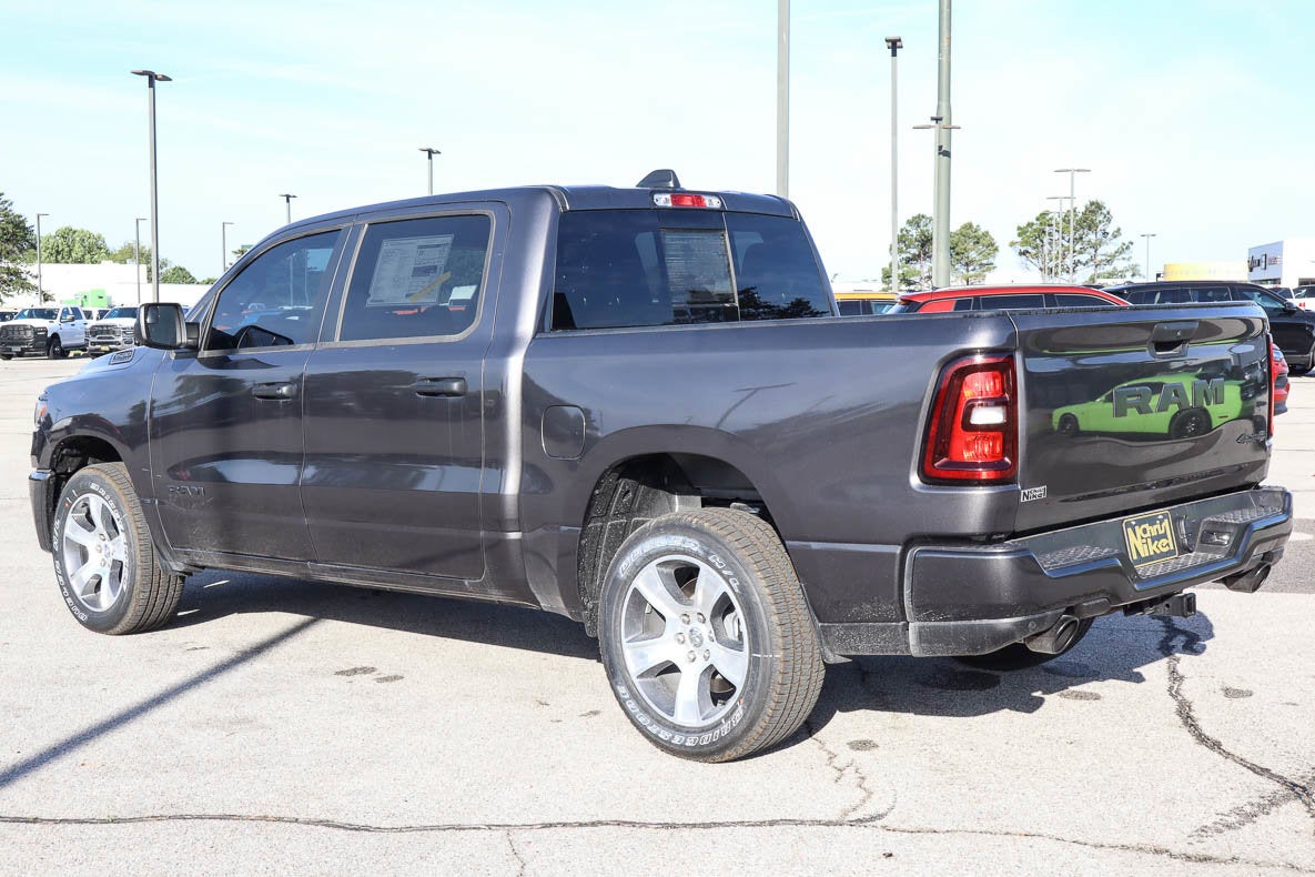 2026 RAM 1500 Express 4x4 Crew Cab 5'7 Box