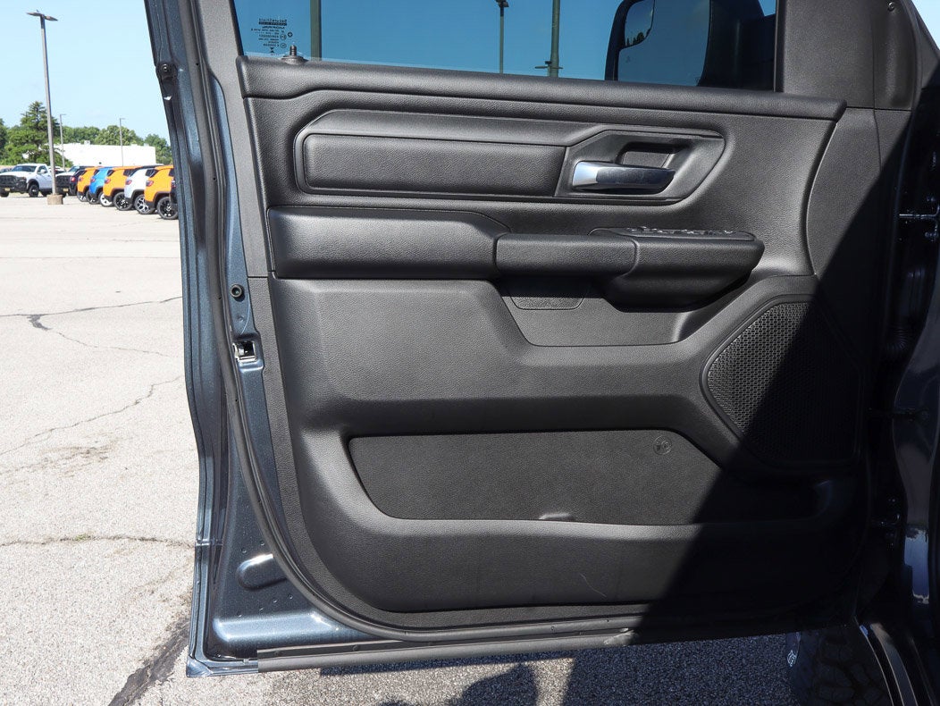 2026 RAM 1500 Warlock 4x4 Crew Cab 5'7 Box