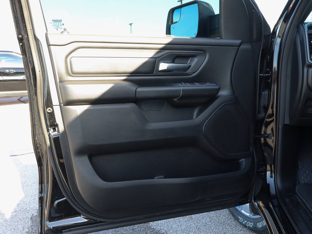 2026 RAM 1500 Express 4x4 Crew Cab 5'7 Box