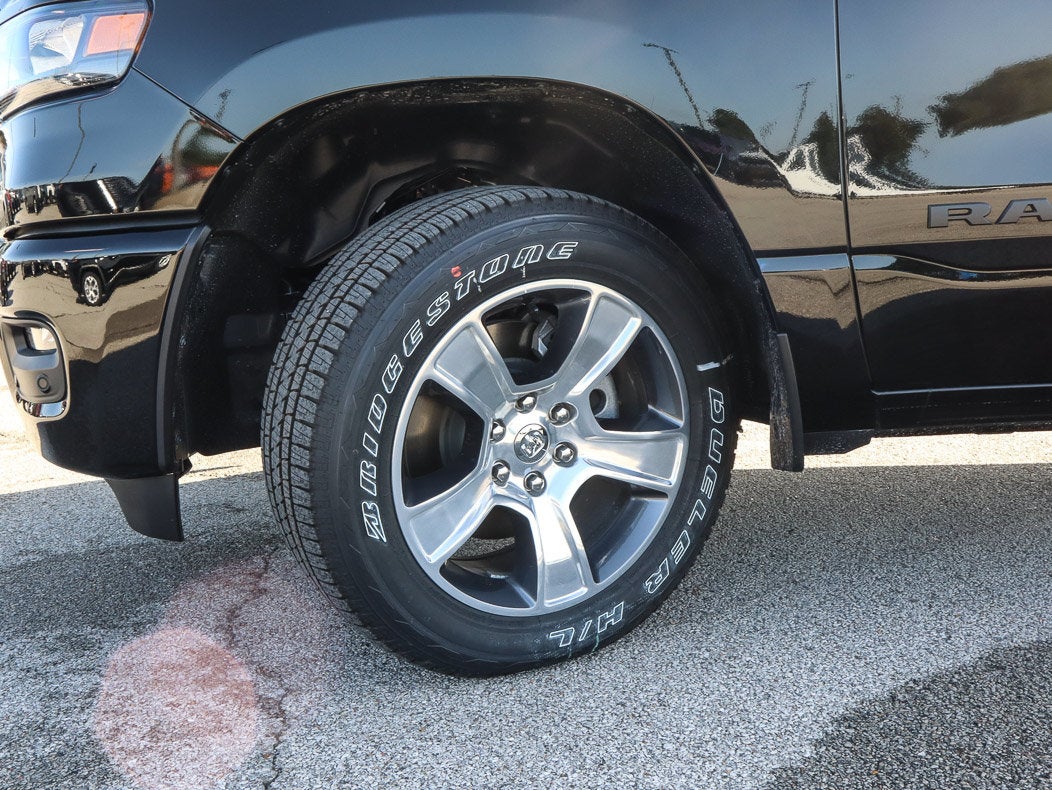 2026 RAM 1500 Express 4x4 Crew Cab 5'7 Box