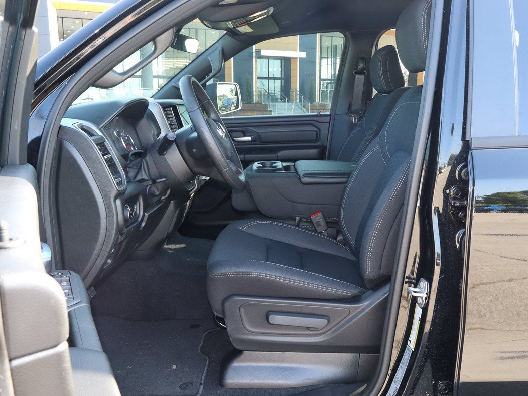 2026 RAM 1500 Express 4x4 Crew Cab 5'7 Box