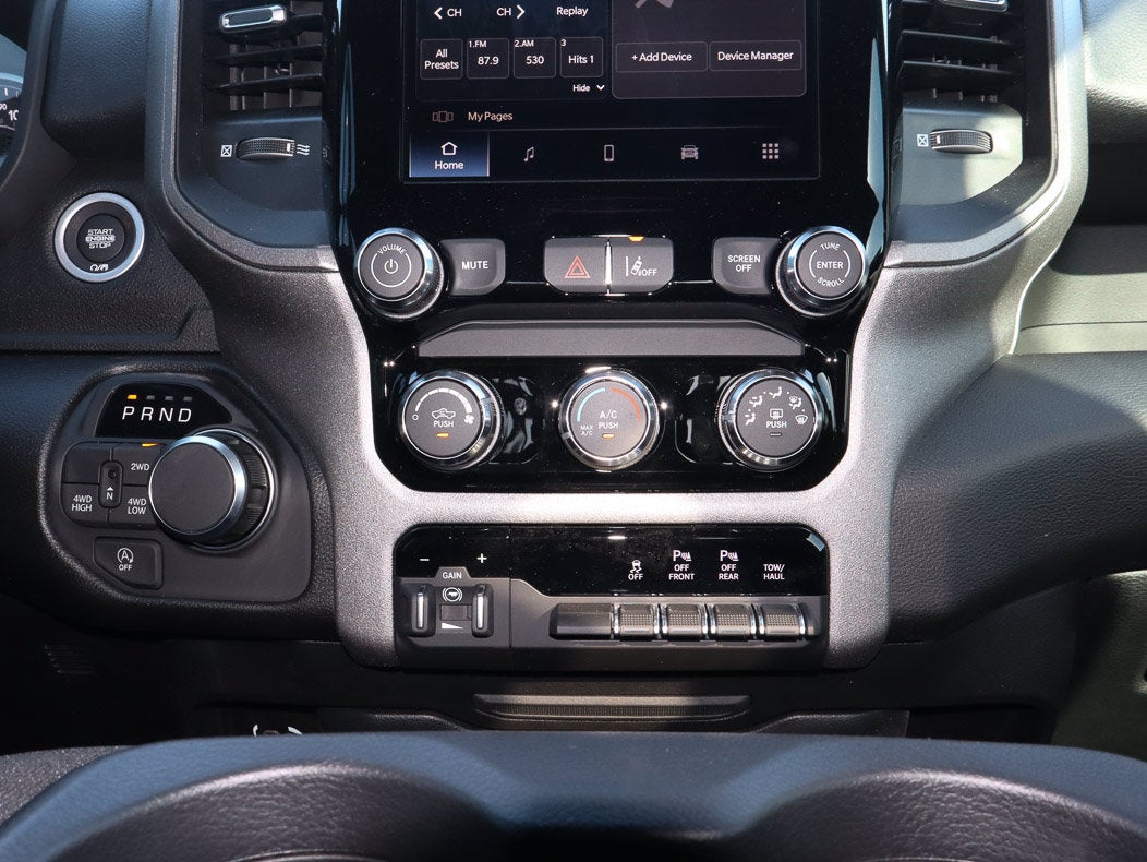 2026 RAM 1500 Express 4x4 Crew Cab 5'7 Box