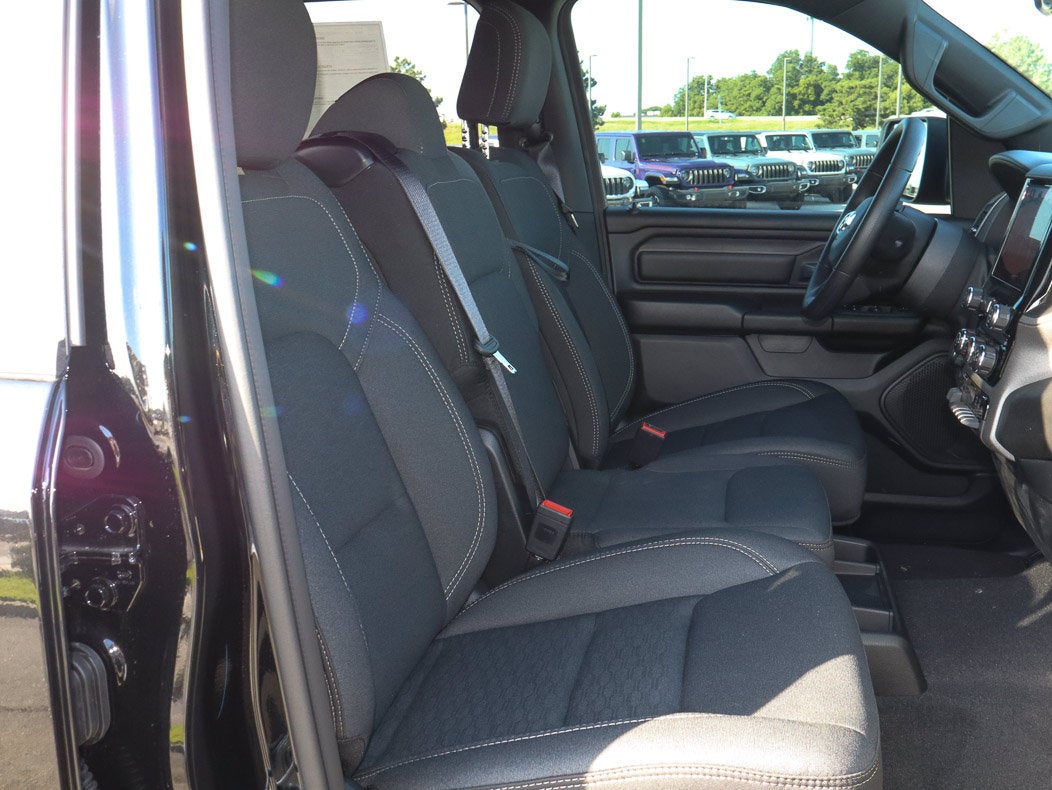 2026 RAM 1500 Express 4x4 Crew Cab 5'7 Box
