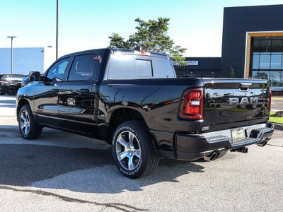 2026 RAM 1500 Express 4x4 Crew Cab 5'7 Box