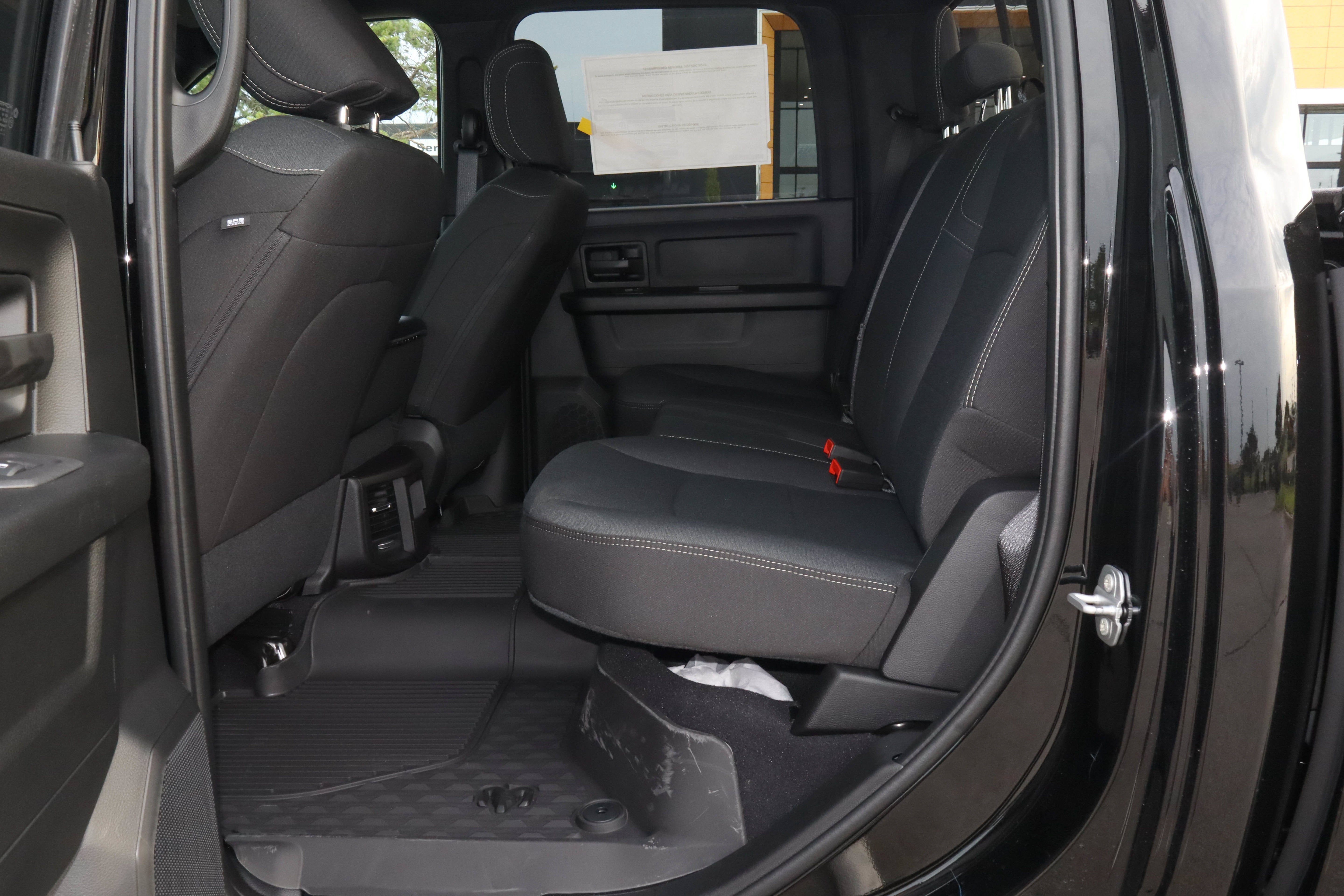 2026 RAM 2500 Black Express 4x4 Crew Cab 6'4 Box