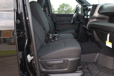 2026 RAM 2500 Black Express 4x4 Crew Cab 6'4 Box