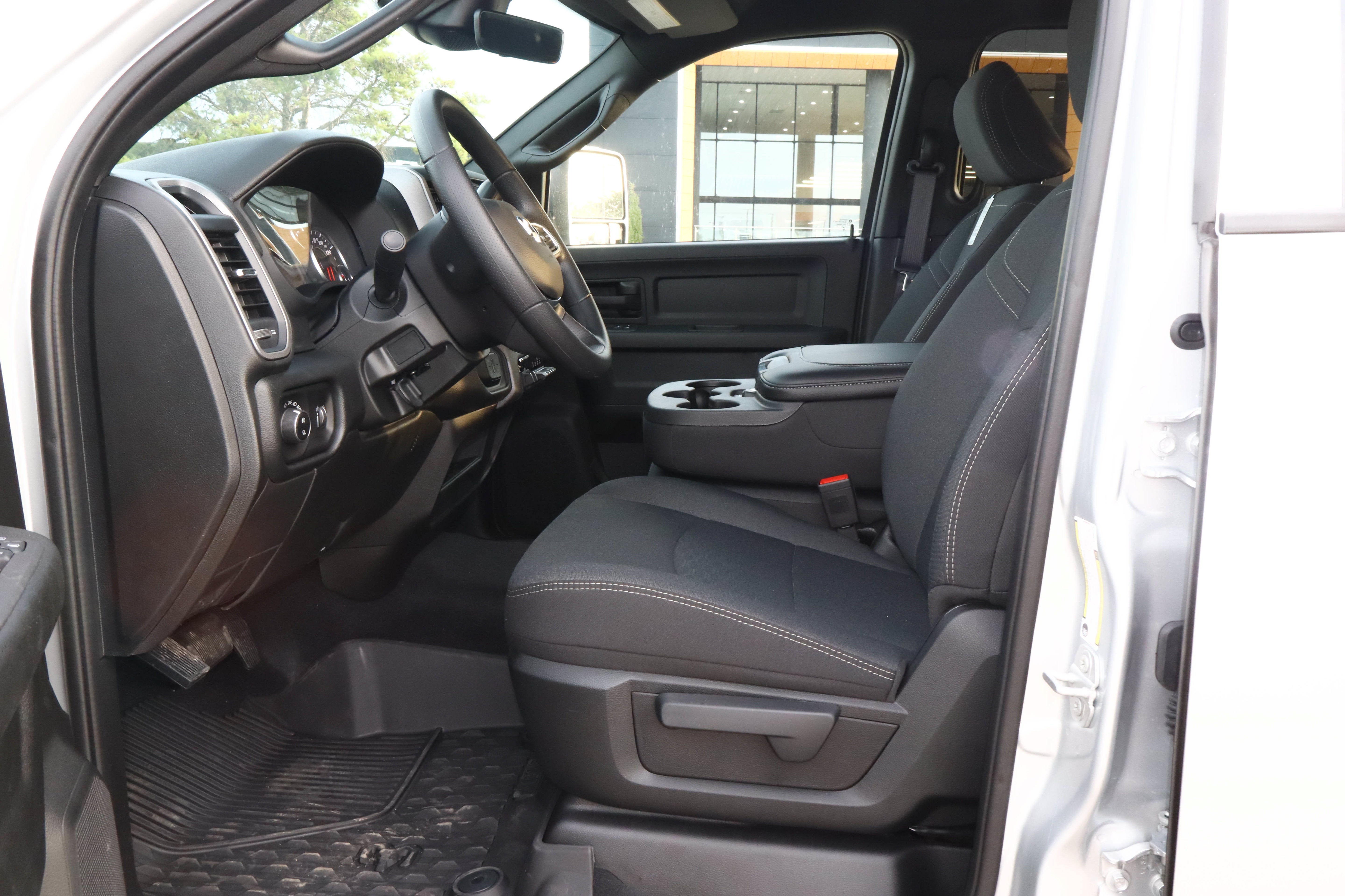 2026 RAM 2500 Black Express 4x4 Crew Cab 6'4 Box