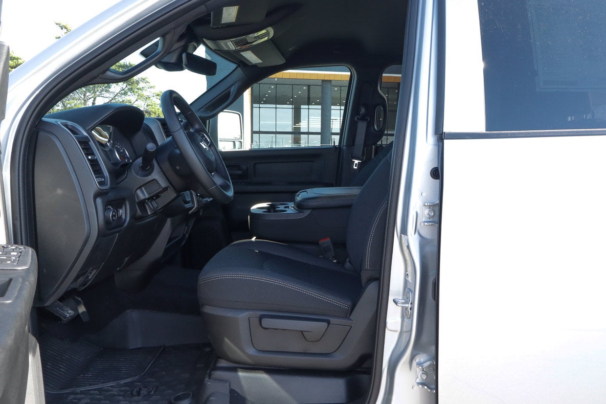 2026 RAM 2500 Black Express 4x4 Crew Cab 6'4 Box