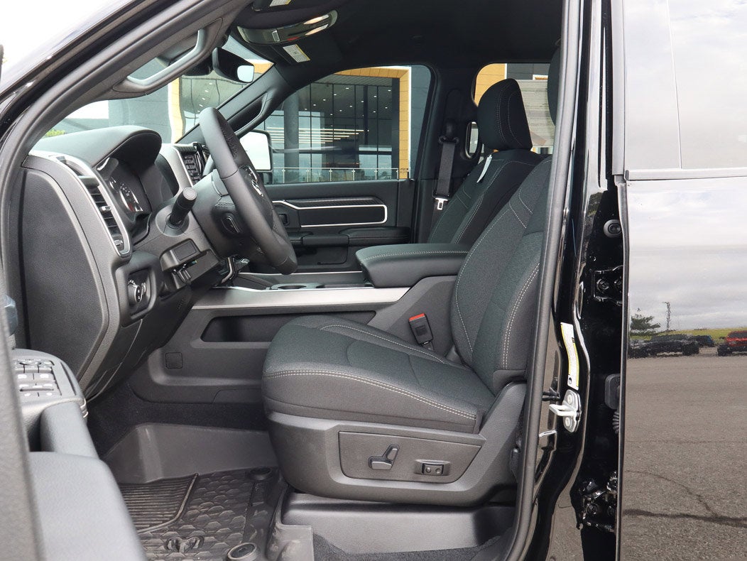 2026 RAM 2500 Big Horn 4x4 Crew Cab 6'4 Box
