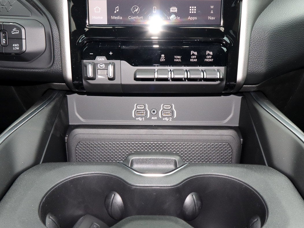 2026 RAM 2500 Big Horn 4x4 Crew Cab 6'4 Box