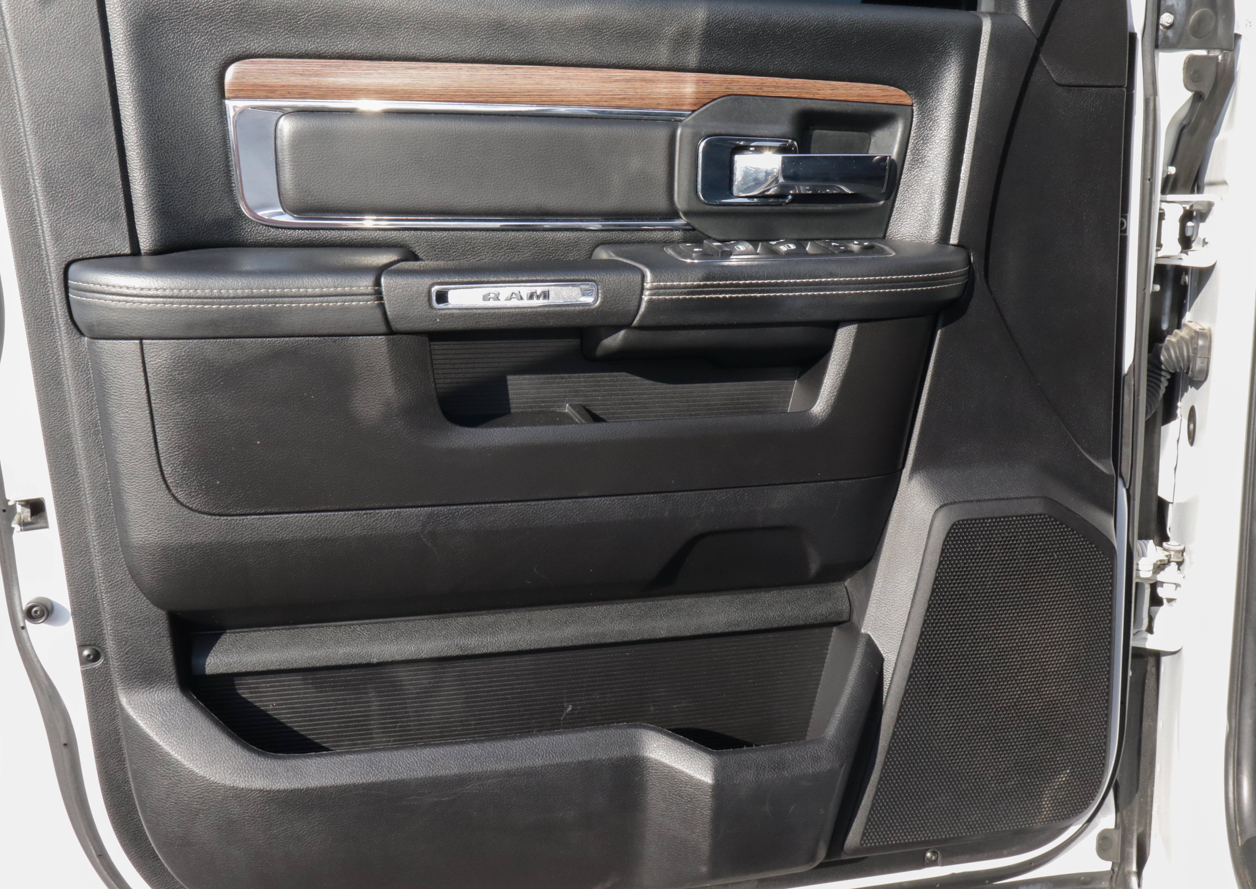 2018 RAM 2500 Laramie 4x4 Mega Cab 6'4 Box