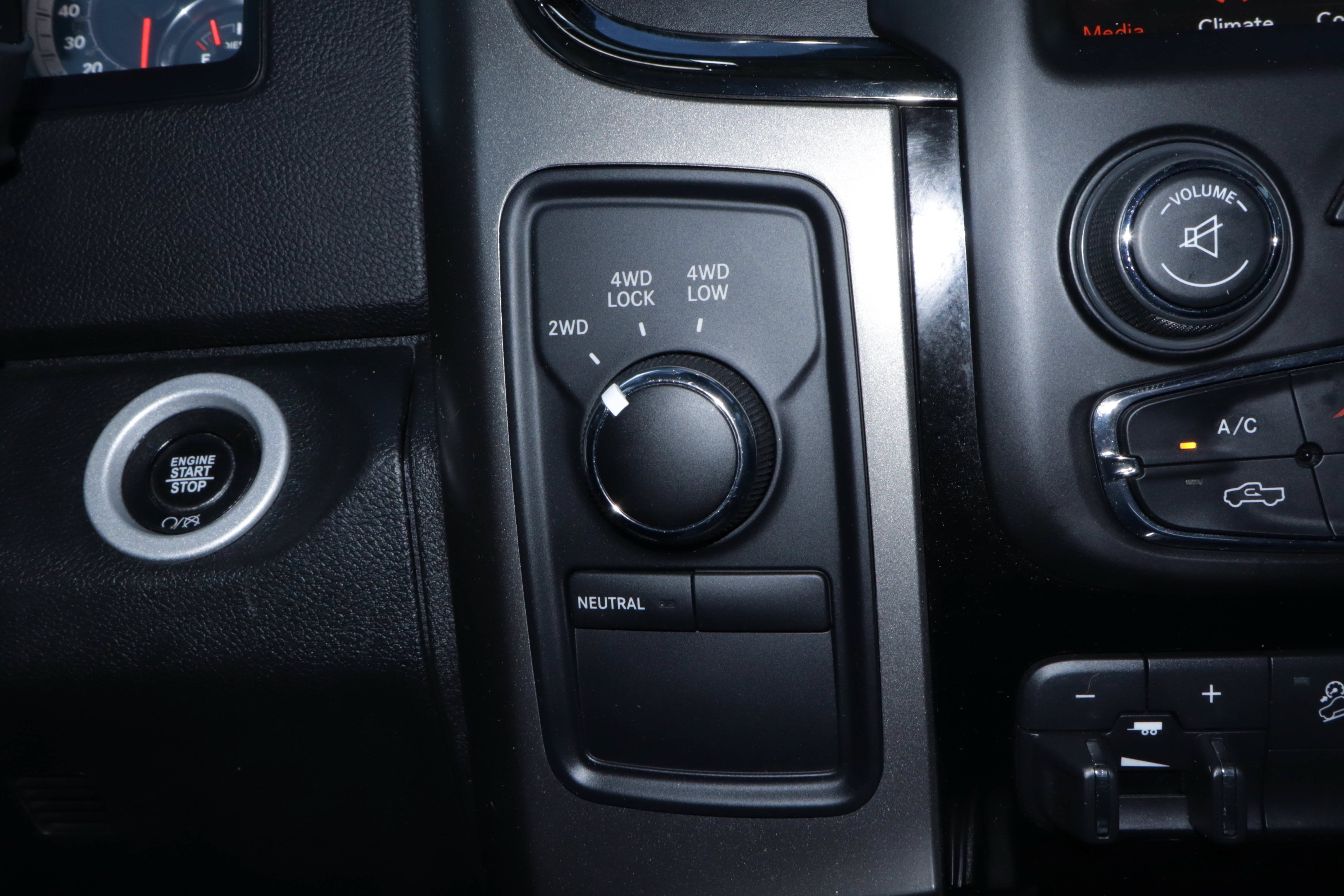 2018 RAM 2500 Laramie 4x4 Mega Cab 6'4 Box