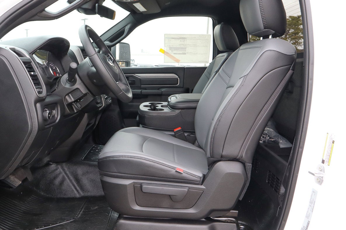 2026 RAM 4500 Chassis Cab Tradesman 4x4 Reg Cab 84 CA 168.5 WB