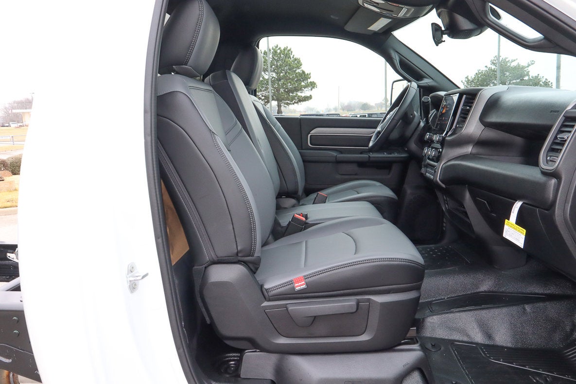 2026 RAM 4500 Chassis Cab Tradesman 4x4 Reg Cab 84 CA 168.5 WB