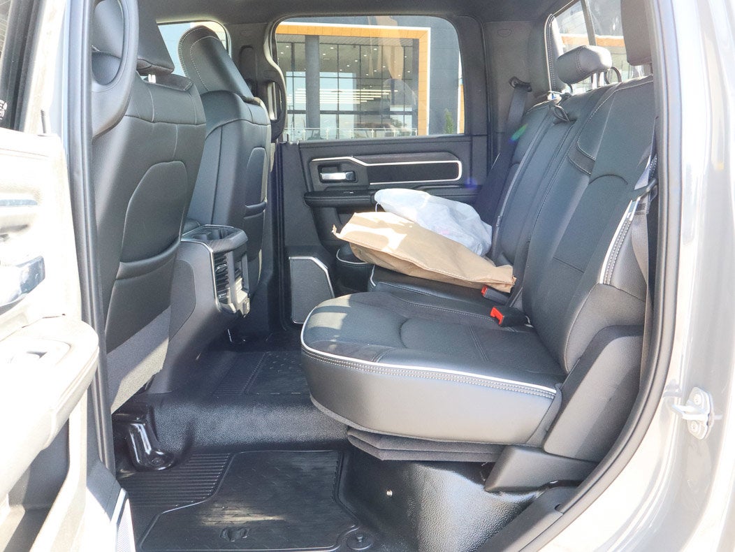 2026 RAM 5500 Chassis Cab Big Horn 4x4 Crew Cab 60 CA 173.4 WB