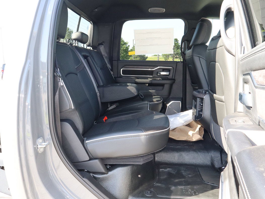 2026 RAM 5500 Chassis Cab Big Horn 4x4 Crew Cab 60 CA 173.4 WB