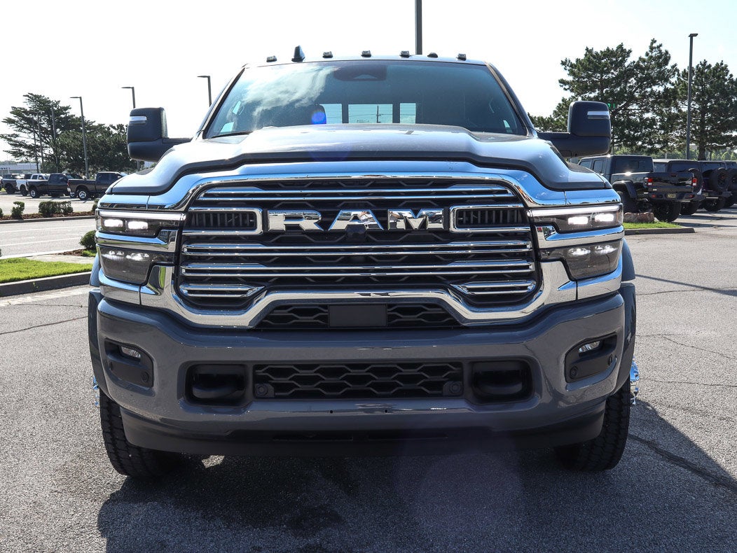 2026 RAM 5500 Chassis Cab Big Horn 4x4 Crew Cab 60 CA 173.4 WB