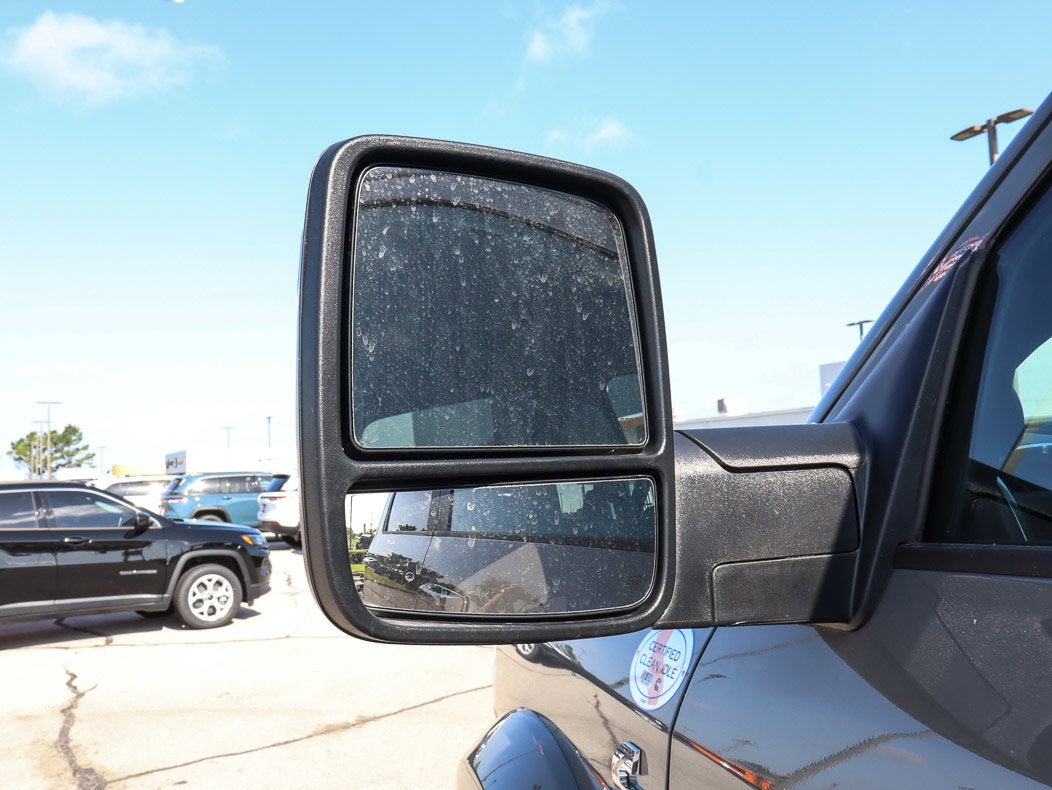 2026 RAM 5500 Chassis Cab Big Horn 4x4 Crew Cab 60 CA 173.4 WB