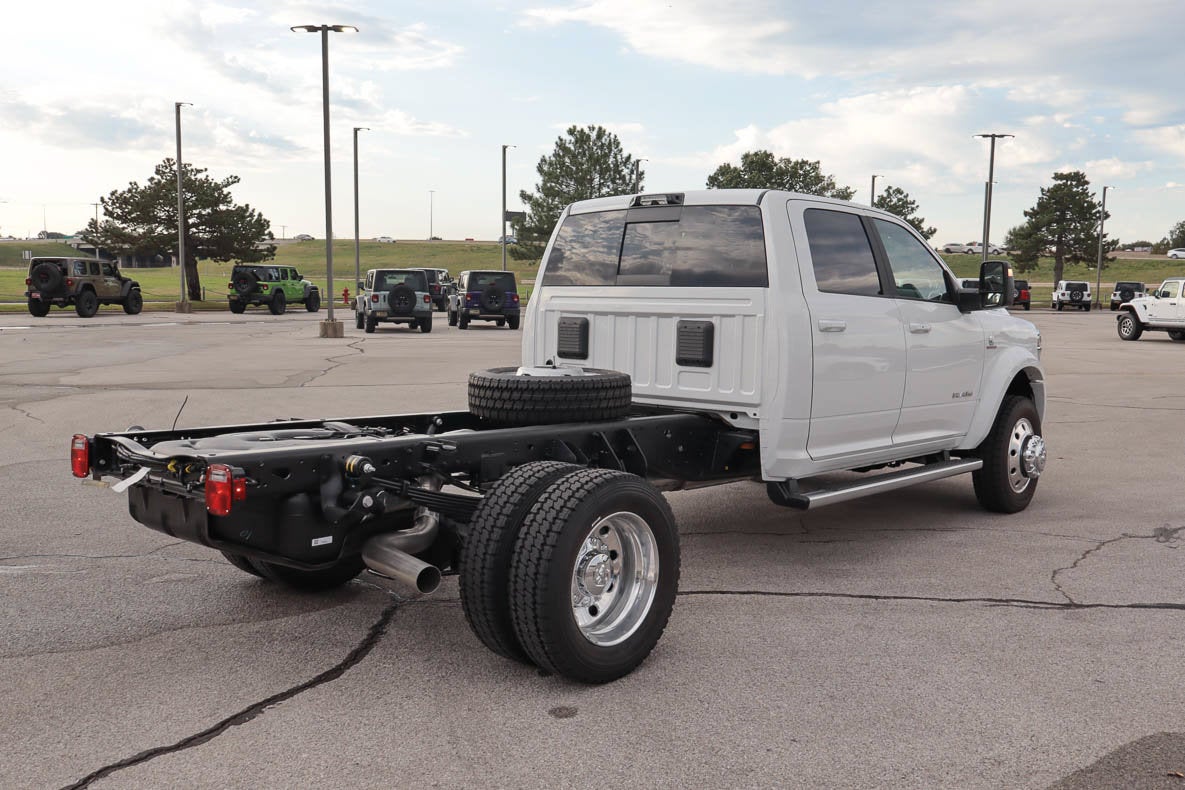 2027 RAM 5500 Chassis Cab Big Horn 4x4 Crew Cab 60 CA 173.4 WB